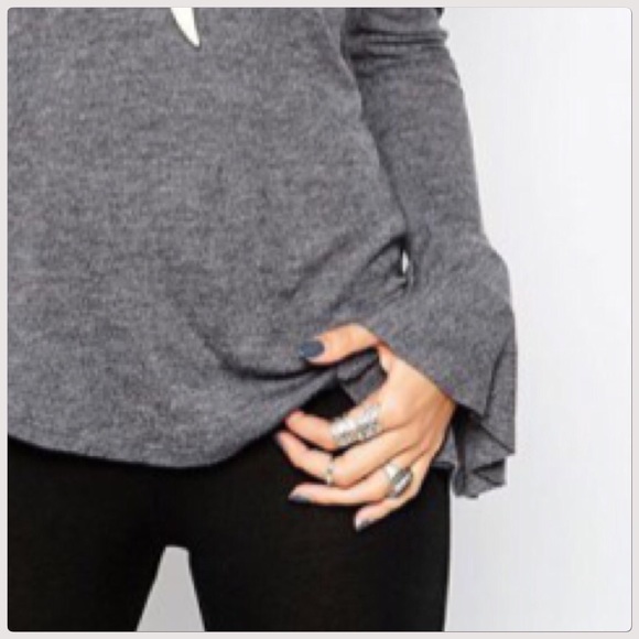 NWT Gray Boho Bell Sleeve Open Back Tee - Picture 4 of 7